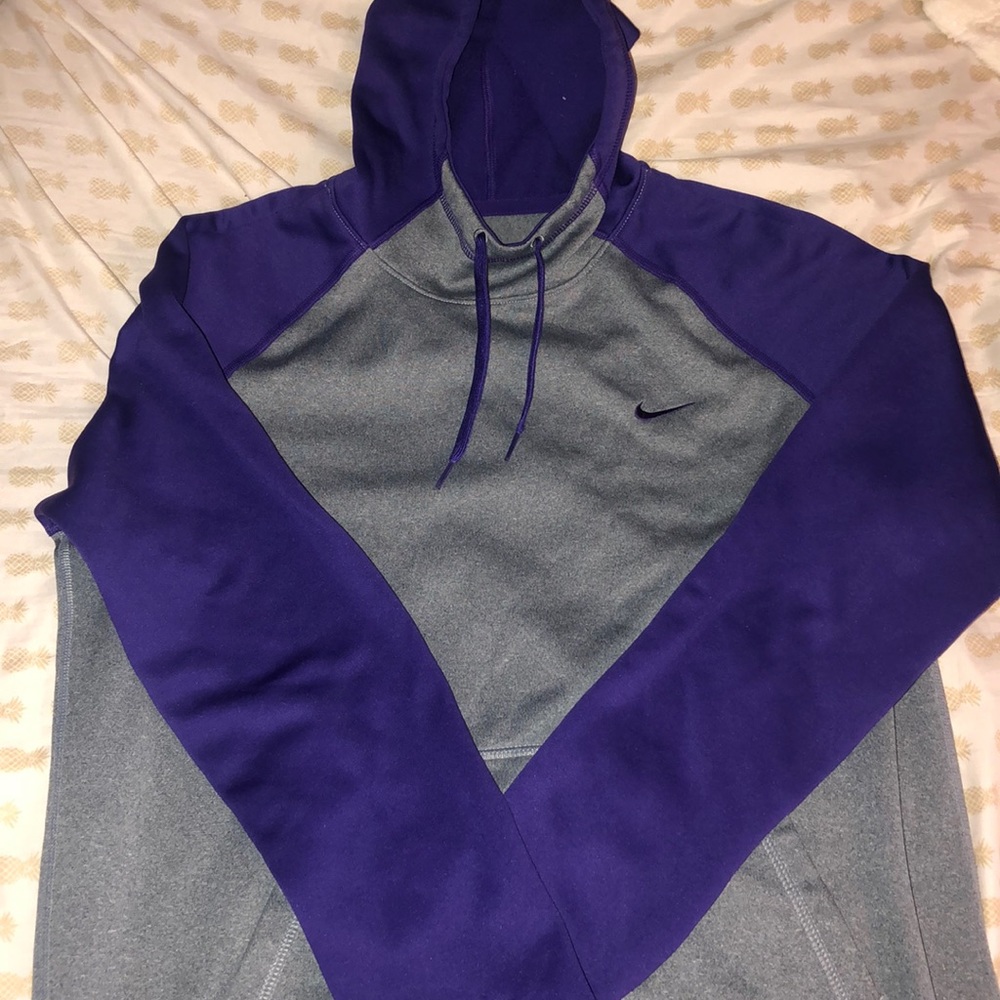 Nike women’s sweatshirt